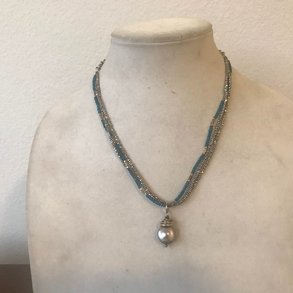 FRESHWATER PEARL NECKLACE ON BLUE AND SILVER CHAIN